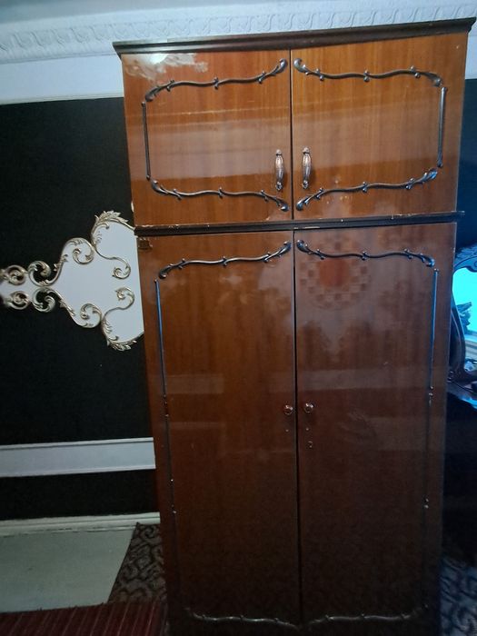 Shkaf spalniyga rasiyski