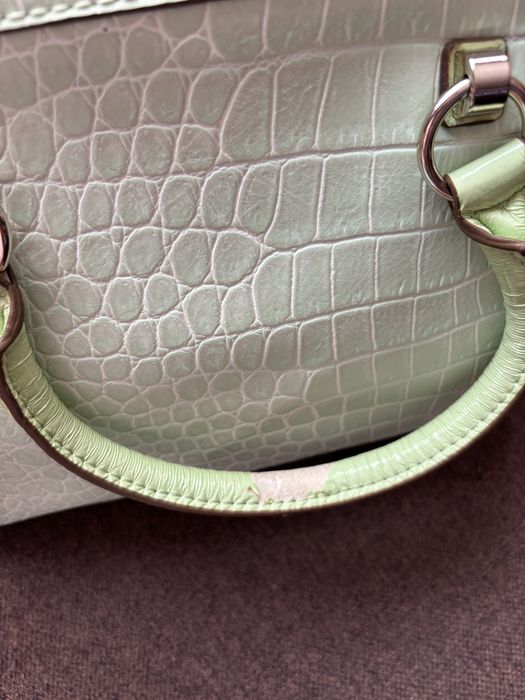 Дамска оригинална чанта на Guess