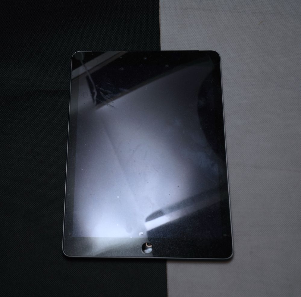 iPad Air (2013) 16 GB - WiFi + 4G - Spacegrey + Подарък