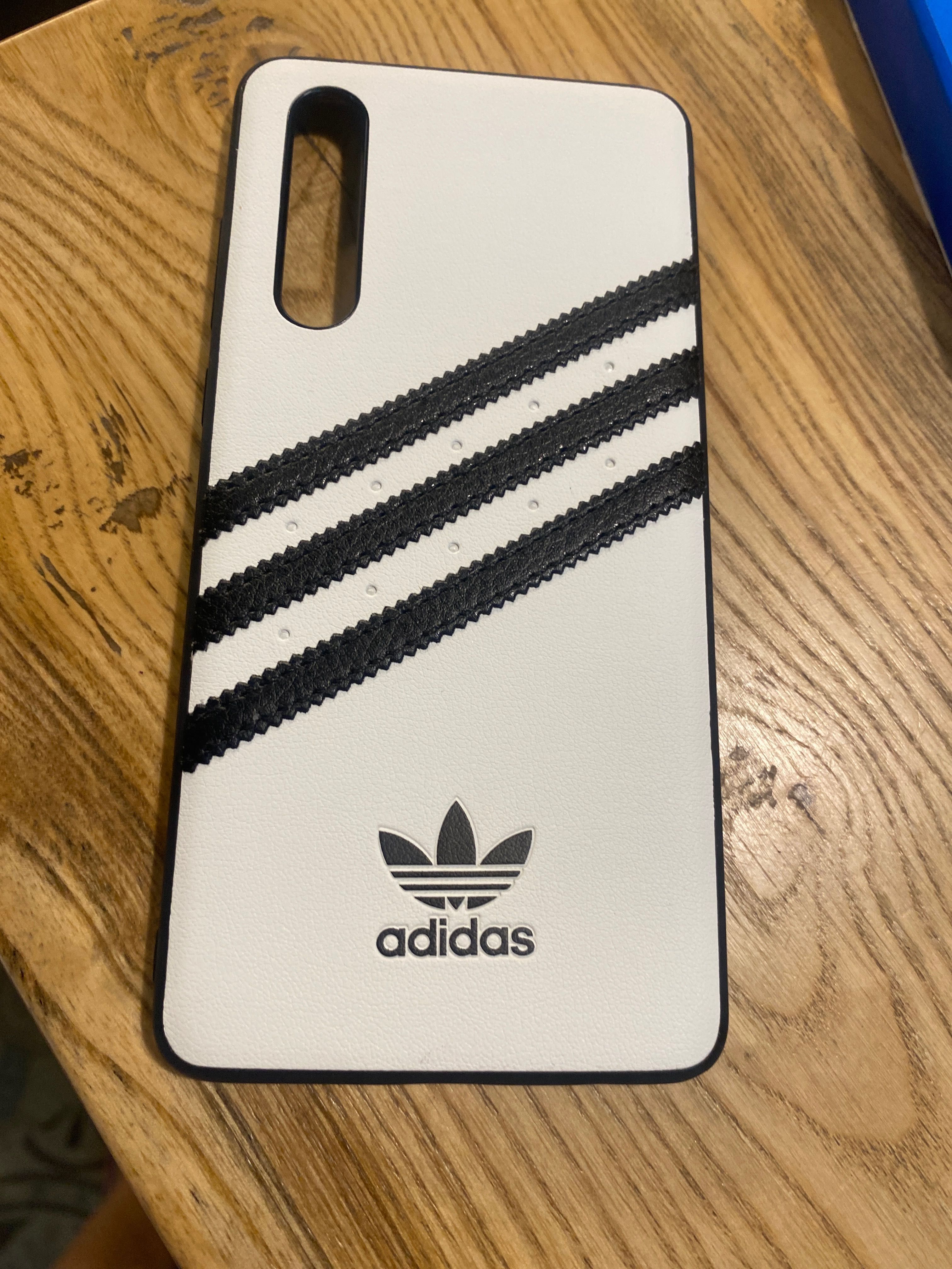Калъф на Adidas за Huawei P30