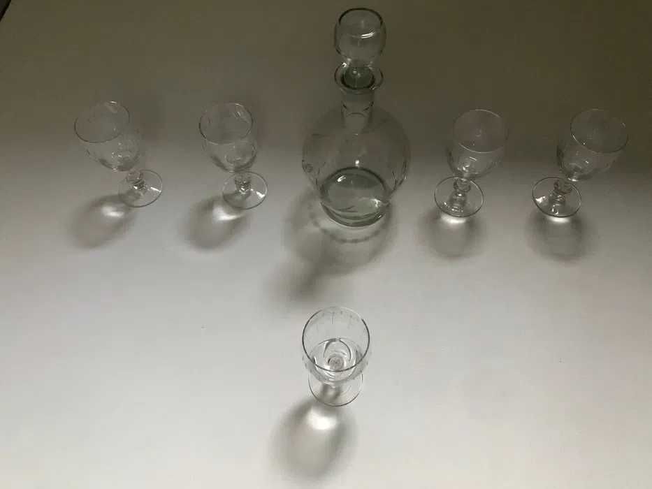 Carafa cristal - sticla bautura cu 4 pahare pentru vin alb.