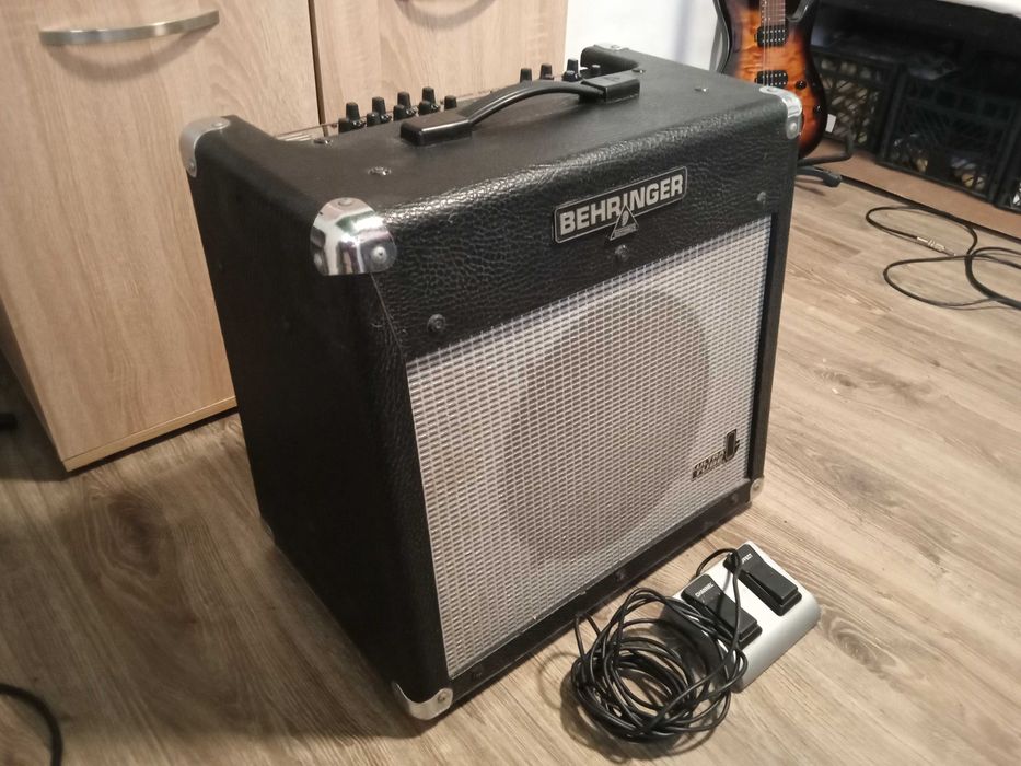 Behringer Vintager AC112 китарен усилвател (плюс педал)