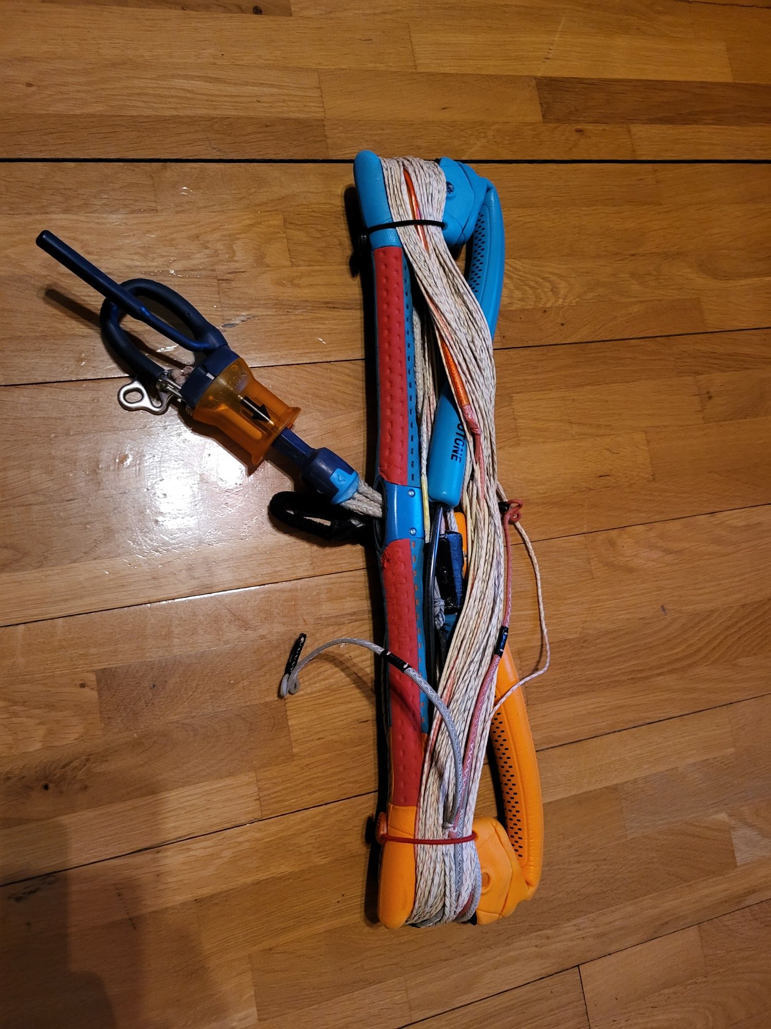 Set 2 kite uri--zmeu-zmeie  Duotone EVO 9m, 13m, ham Ion, bara, placa