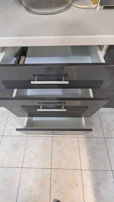 Mobilă bucătărie, cu blat pe colț, 300x250 cm