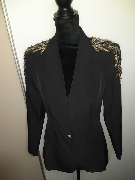 Costum superb BBY de ocazie cu paiete si broderie aurie botez cununie