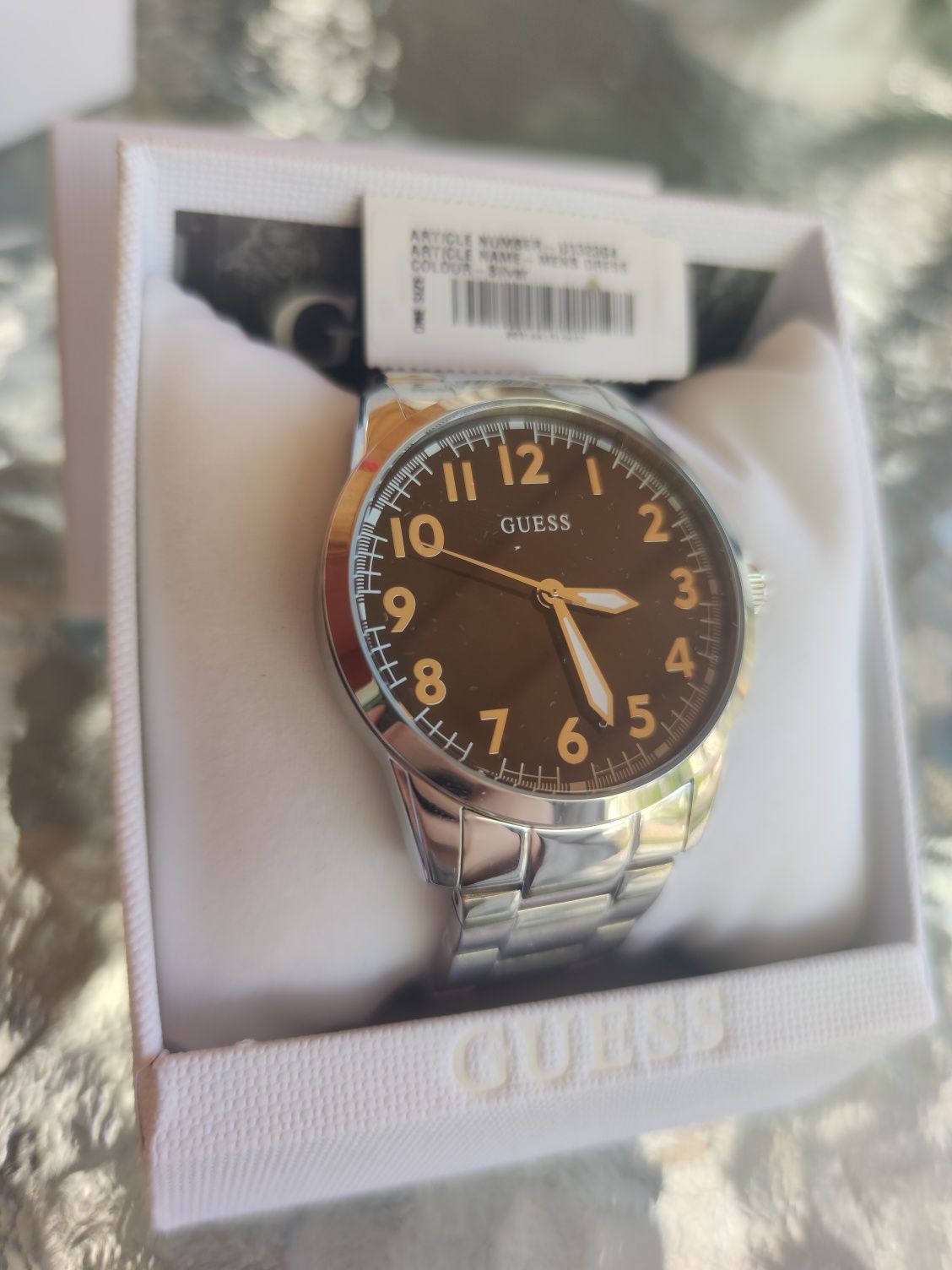 Часовник guess Нов