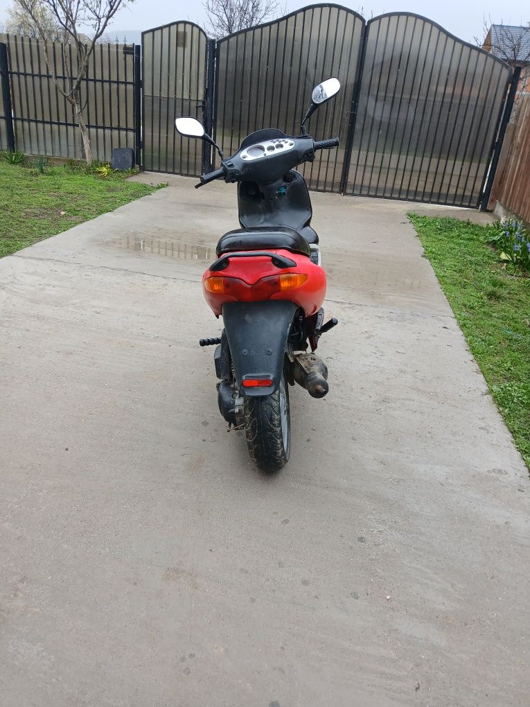 Vând scuter Gilera rumen 49cc