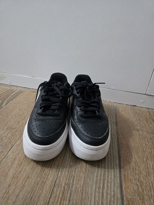 Vand adidasi Nike dama