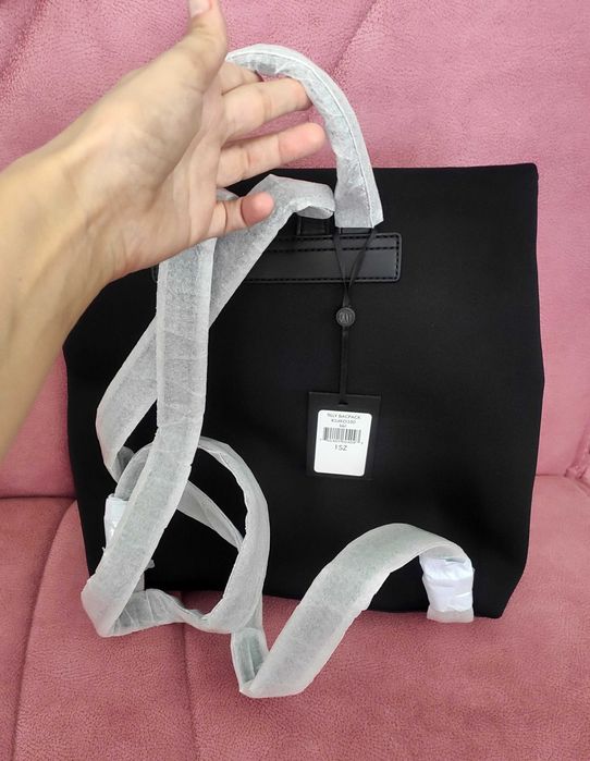 DKNY нова с етикет дамска раница чанта