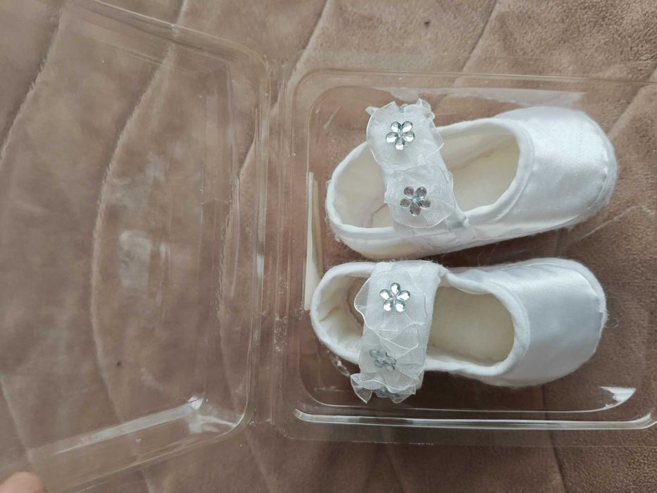 Официална бебешка бяла рокля 74 размер плюс буйки и сако