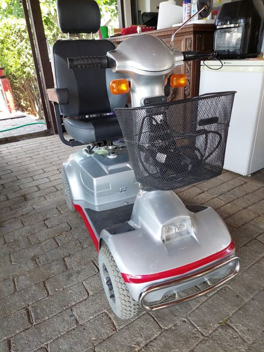 Carucior electric persoane in vârsta sau cu handicap