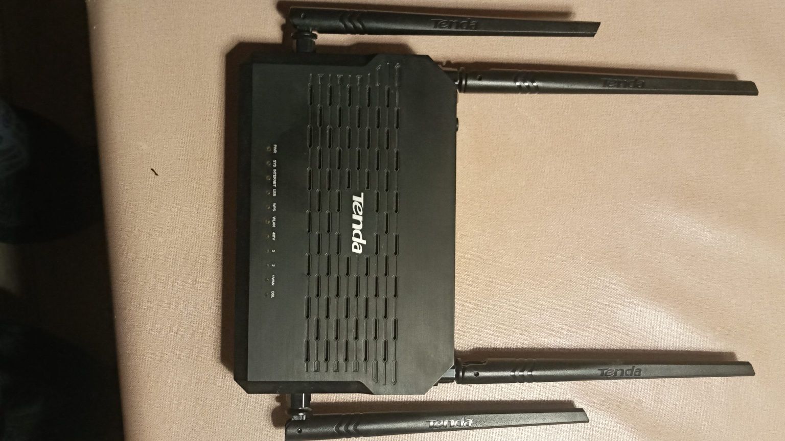 Роултер TENDA ADSL2+ 4Amtennas Modem Router