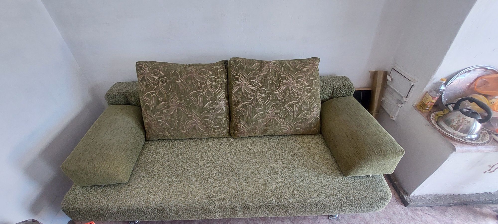Продам диван для гостиной в хорошем состоянии