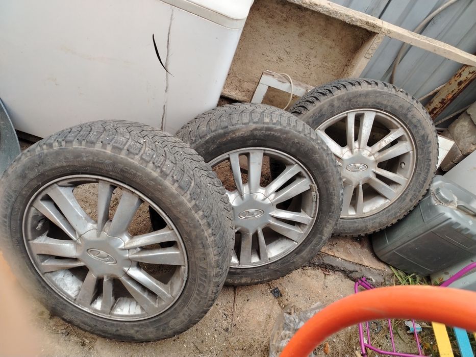 Продам три зимних шины на дисках