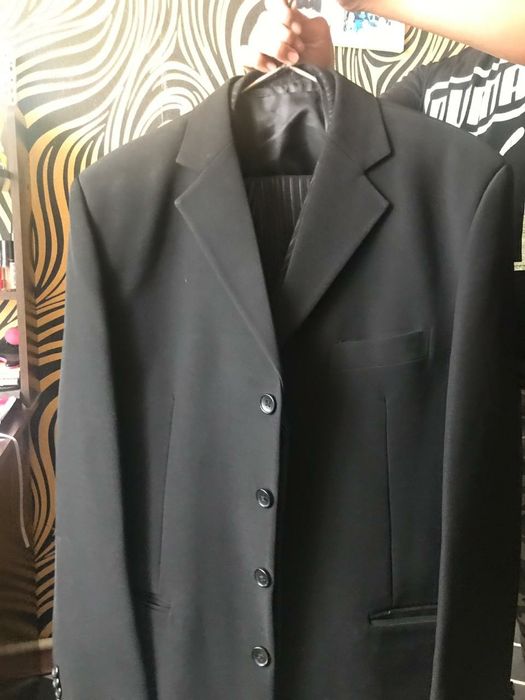 Продам костюм тройка 2 штуки, 2 пары