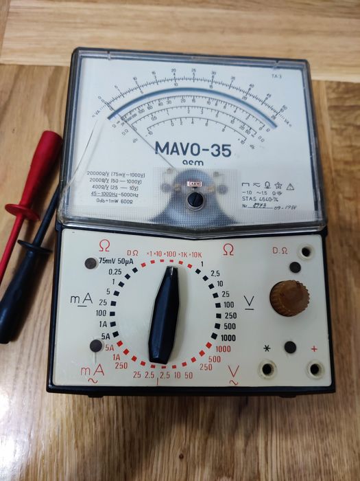 Aparat de măsură analogic MAVO 35 .