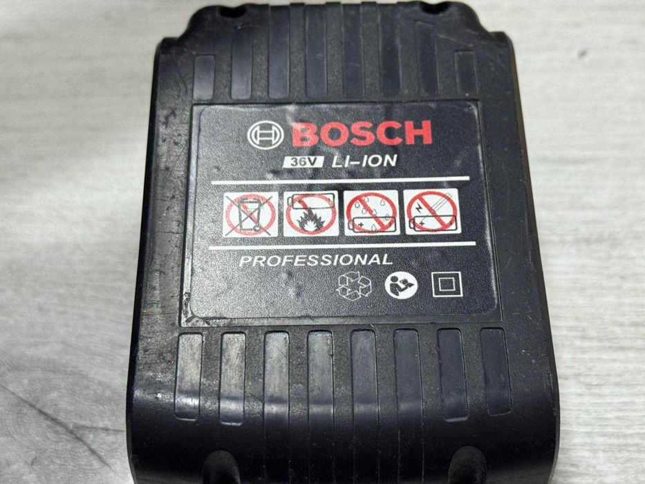 Акумулаторен перфоратор Bosch GBH 36 VF-LI с две батерии и зарядно