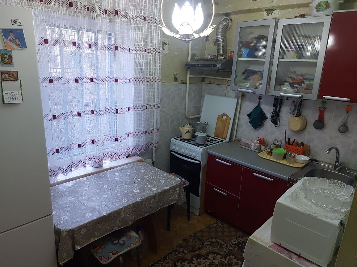 Продам 3-х комнатную квартиру в 8 микрорайоне