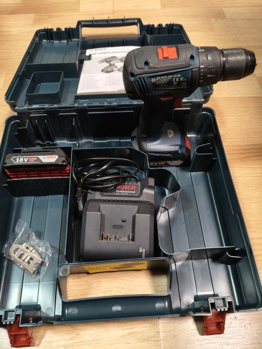Mașină BOSCH 18V-50 găurit și infiletat