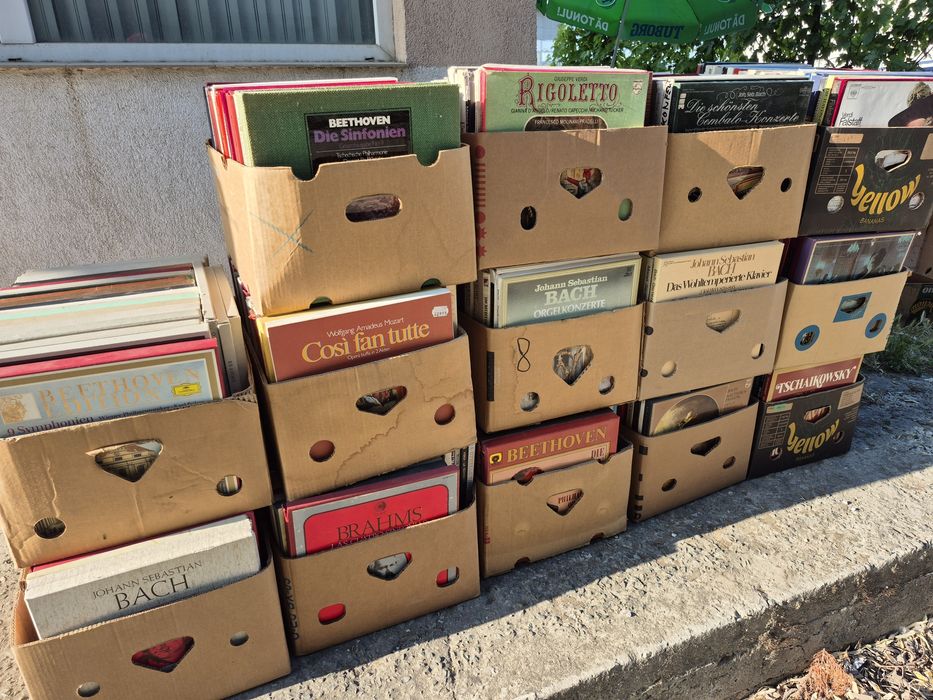 Vând Lot 150lp Discuri Vinil cu muzică clasică mixta 

Artiști:

- Fr