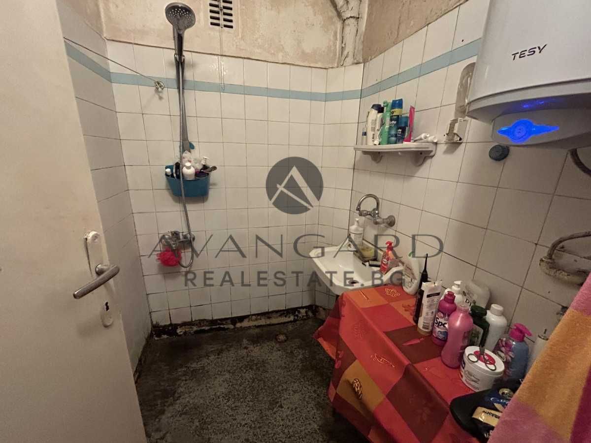Продава се Тристаен апартамент в Пловдив, Кючук Париж - 100 кв.м за 1750 €/кв.м - Снимка #8
