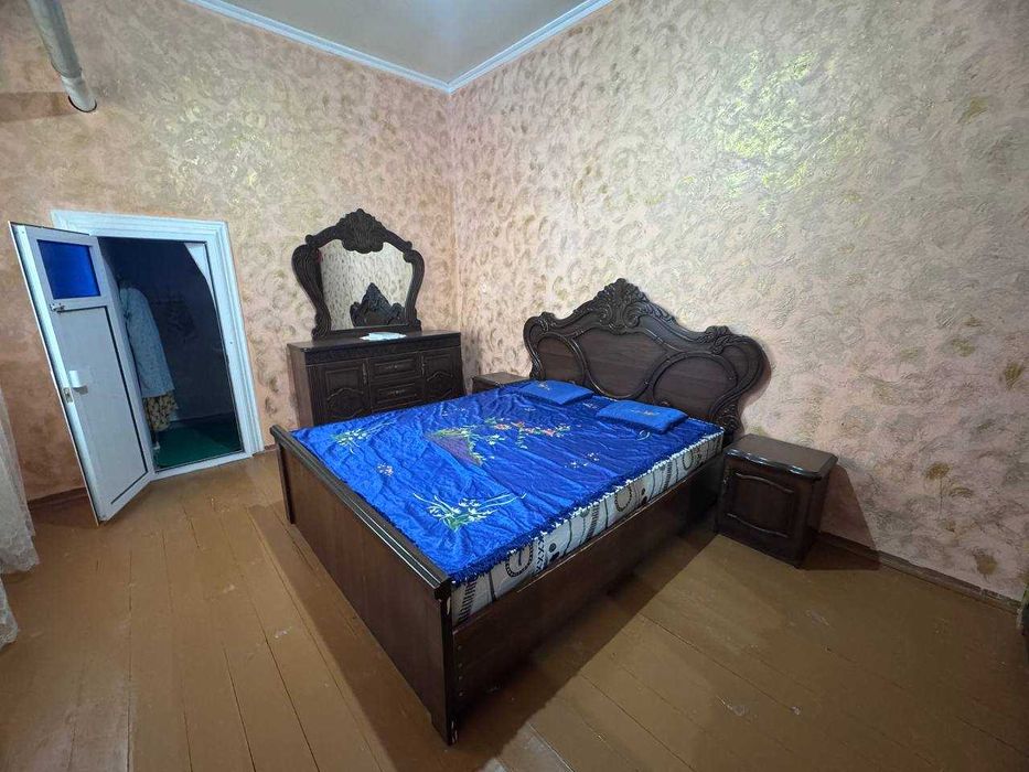 Qorako‘l Akademik Litsey oldida uy sotiladi