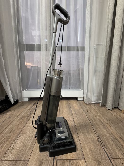 Пылесос вертикальный моющий