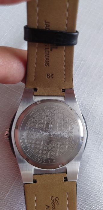 Продавам мъжки часовник Jacques Lemans