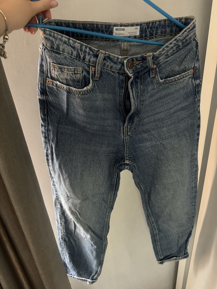 Дънки на Zara, Bershka