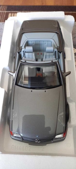 Mercedes-Benz 500 SL (R129) 1989 Norev 1:18