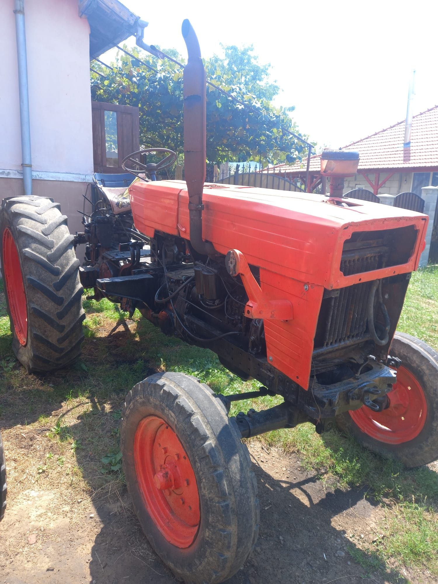 Vând piese tractor u650