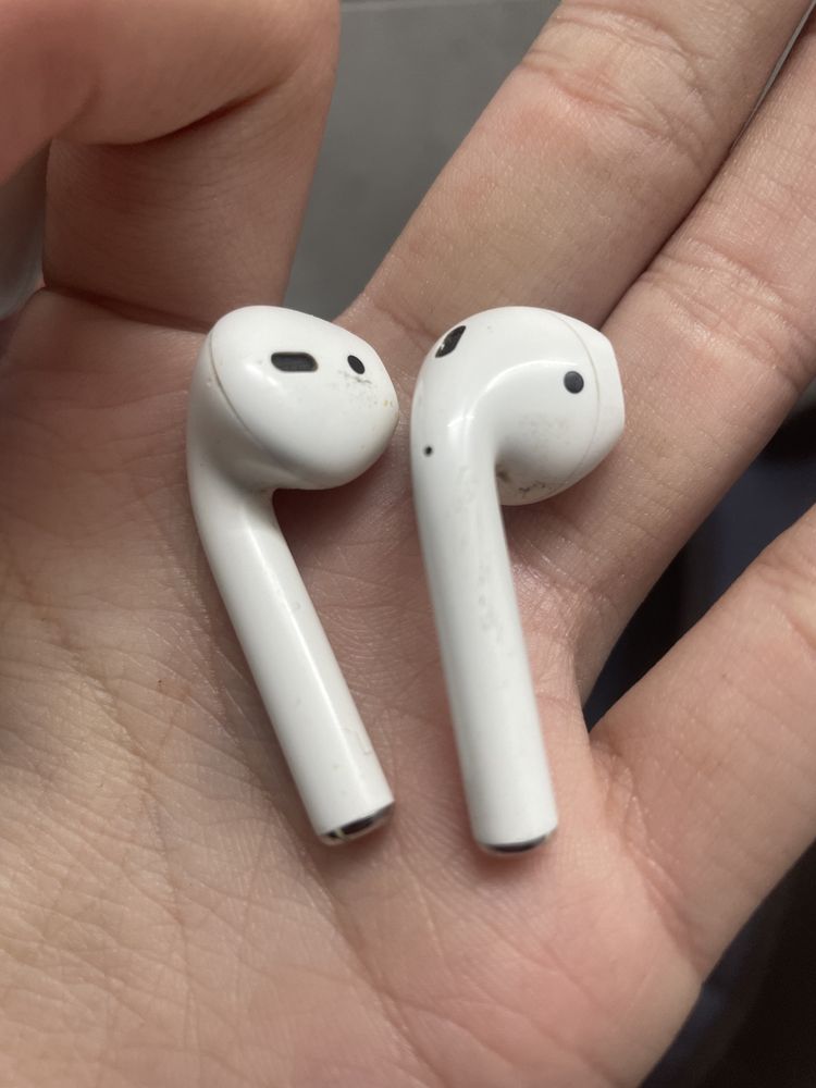 Apple AirPods 2nd Generation