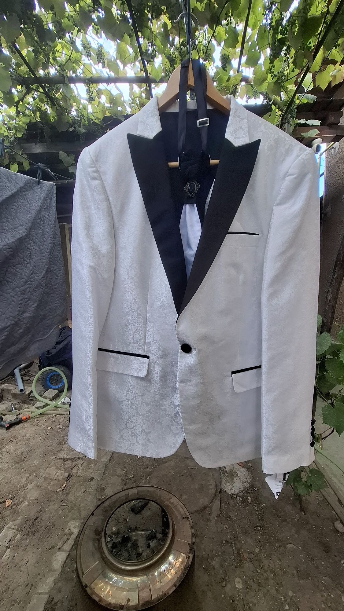 Costum de bărbați cu vesta,pantlon și lavaliera !!!