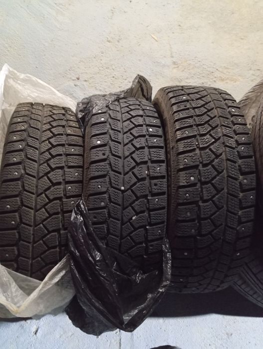 Зимный  шиповый шины