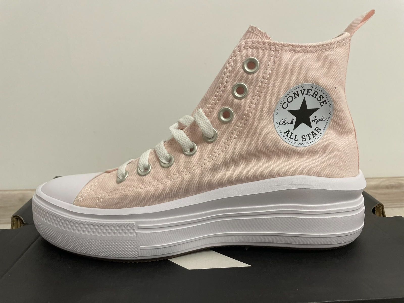 Converse Move Platform (NOI, fără etichetă), Seasonal color