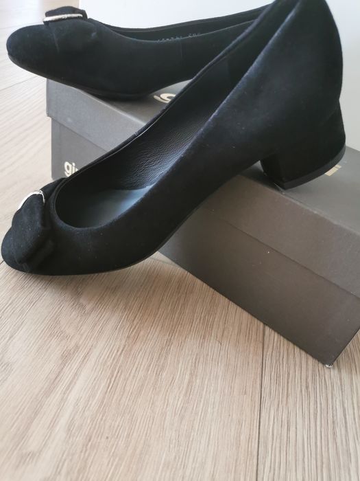 Нови велурени обувки 36 номер