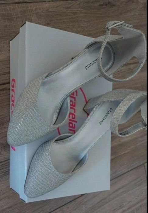 Pantofi noi graceland