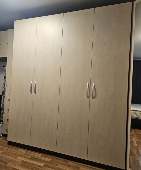 Dulap cu 4 usi din MDF