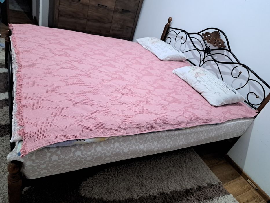 Кровать двуспальная