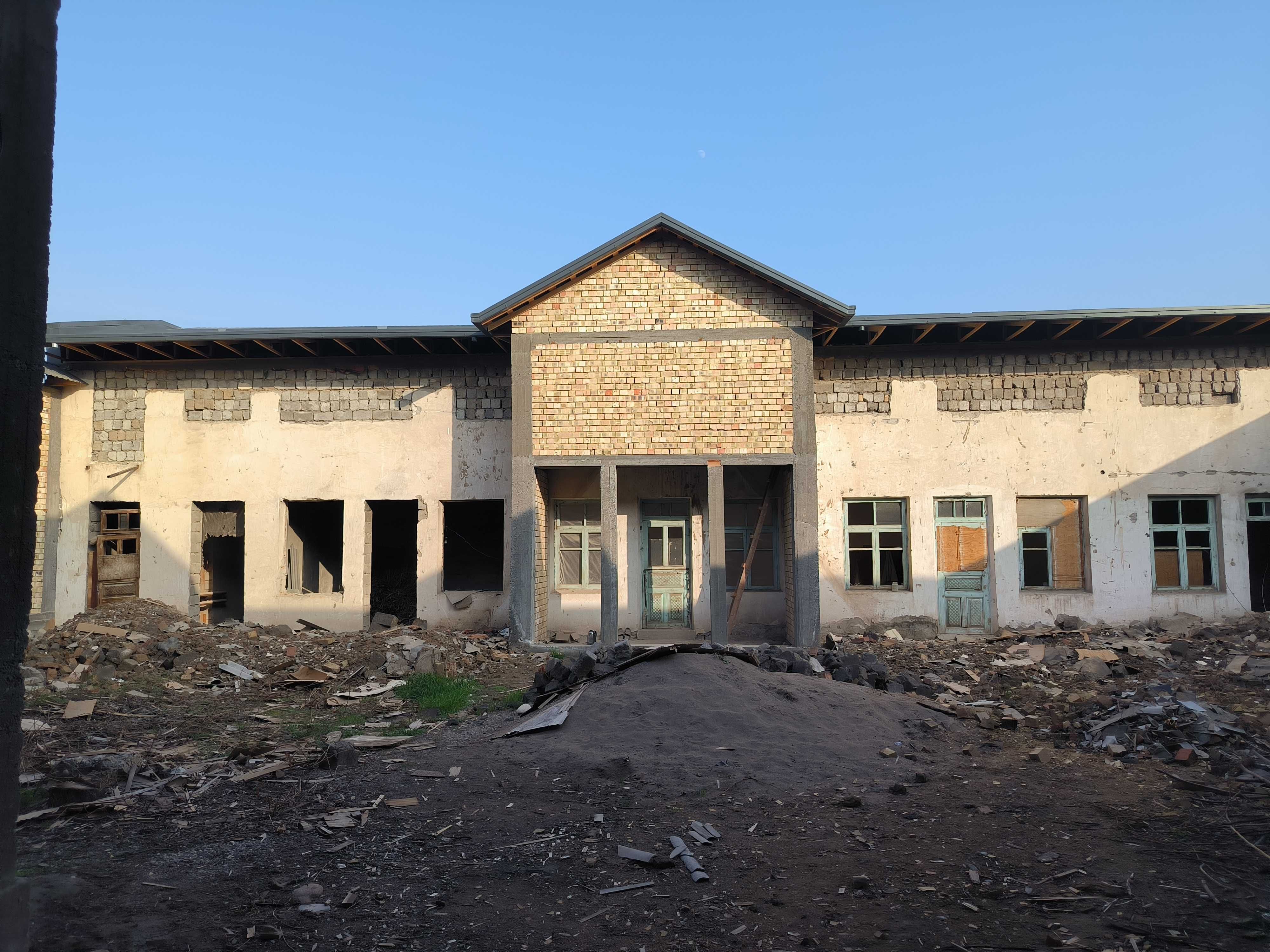 SUPER NARX uy sotiladi Sergelida yer maydoni 800 m2 (Qoyliq, Xonobod).