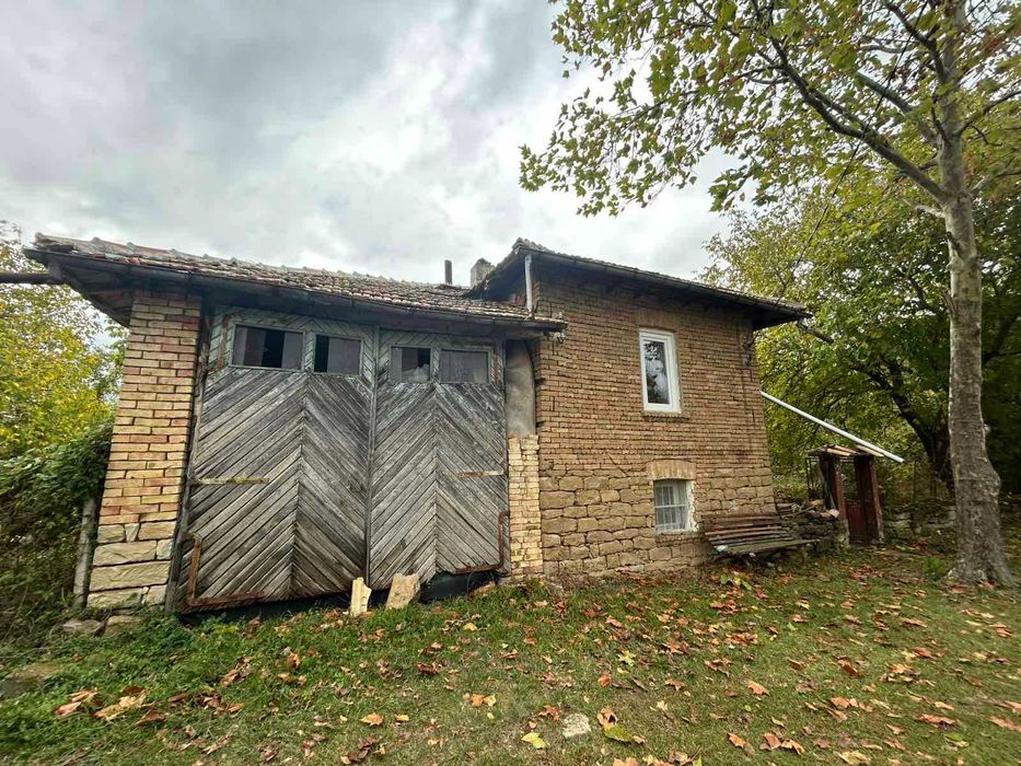 Двуетажна къща, с. Горица