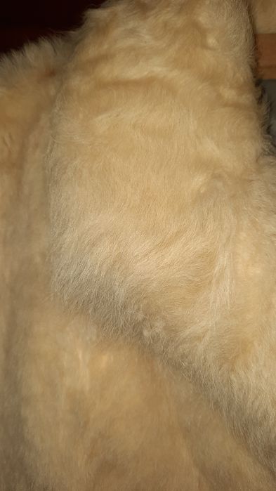 Blana de iepure, 75 cm lungime, 48 cm umeri,107 cm circumferinta talie