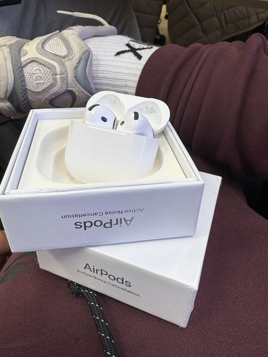 iPhone Air pods 4