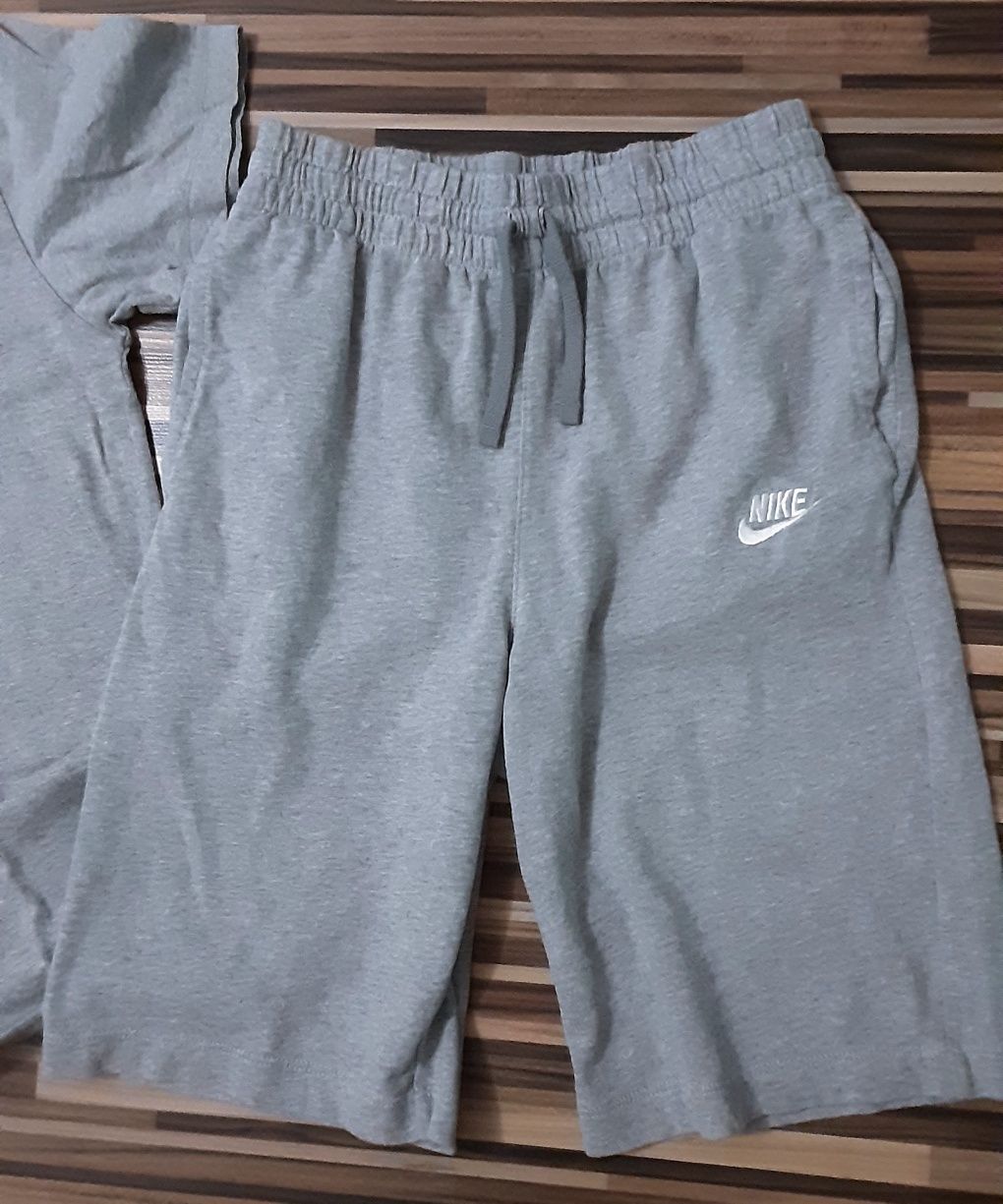 (S) NIKE оригинални тениски и къси панталони