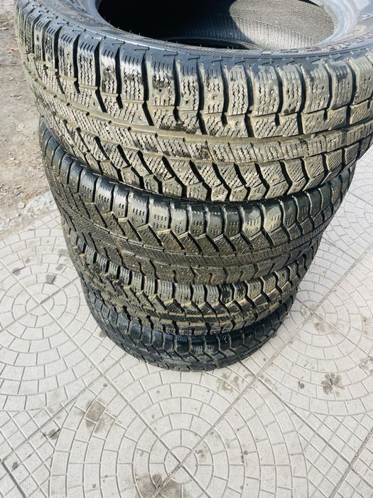 Шины б/у под ширы  в очень хорошем состоянии