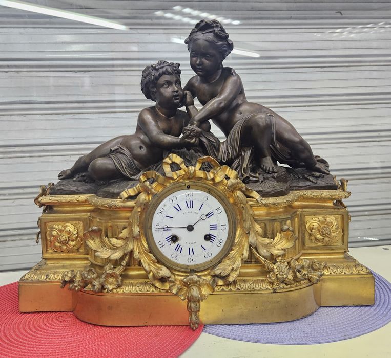 Каминен френски часовник от 19 -ти век.