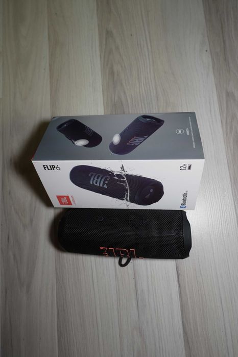 Vând boxă portabilă JBL Flip 6, culoare Negru Mat. Produsul este nou