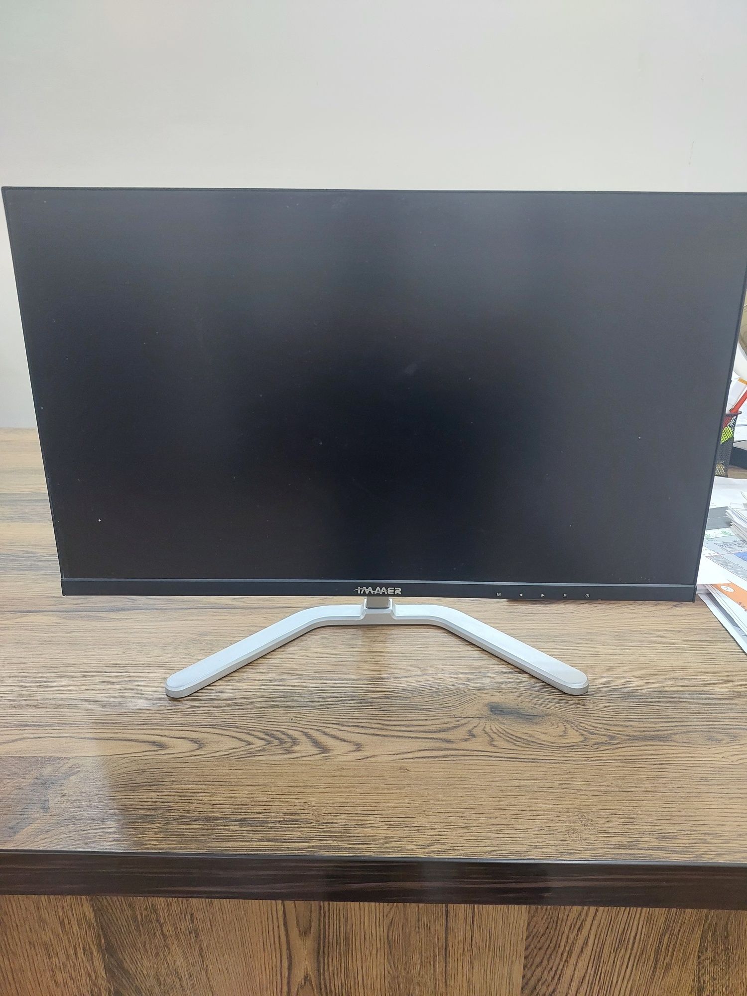 1 dona  monitor Immer.   2 dona Monitor Loc(Lcd)