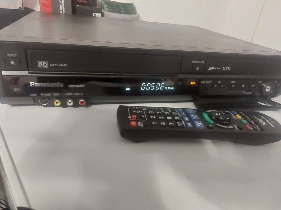 Combo Panasonic DMR EZ49 VHS-DVD impecabil