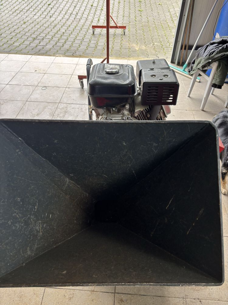 Tocator crengi pe benzina